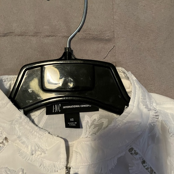 Beautiful white lace summer jacket - Picture 3 of 3